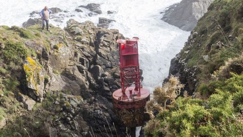 La enorme baliza hallada en Muxía