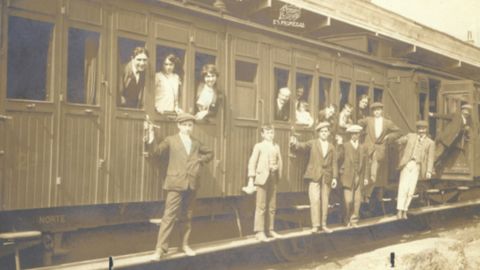 Varios pasajeros, en la antigua estación del Norte