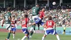 Puric, al salto, en el choque contra el Granada. 