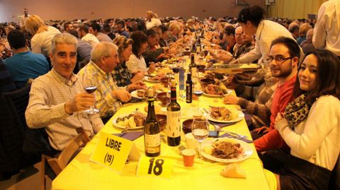 El codillo triunf� en A R�a.M�s de 800 personas degustaron codillo en el pabell�n