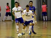 Antonio, con Diego N��ez a su espalda, en un avance.