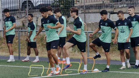 El renovado plantel ourensano realiz ayer sus primeros ejercicios del curso