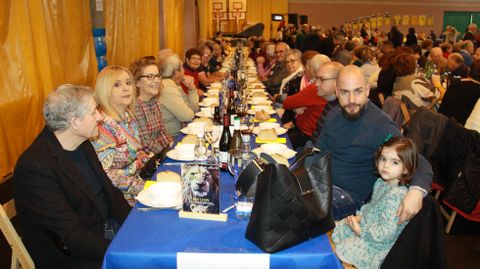 Codillo.M�s de 1.050 comensales se citaron en la Festa do Codillo