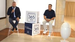 Telmo Mart&iacute;n, alcalde de Sanxenxo, y Manuel Casal, de la empresa El Huevo de la Abuela, en la presentaci&oacute;n de la tortilla m&aacute;s grande del mundo