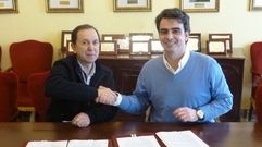 Julio Mart�nez y Diego Calvo en la firma del convenio