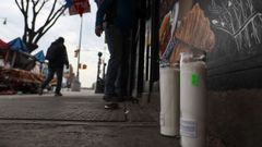Memorial improvisado por la muerte violenta de una mujer de 61a�os en El Bronx, en Nueva York 