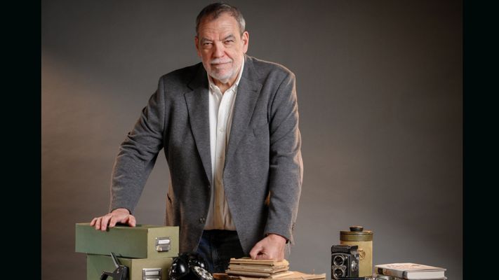 Jorge D�az invita a revisitar un siglo convulso, y la misteriosa historia del bar�n von Rolland, en �El esp�a�.