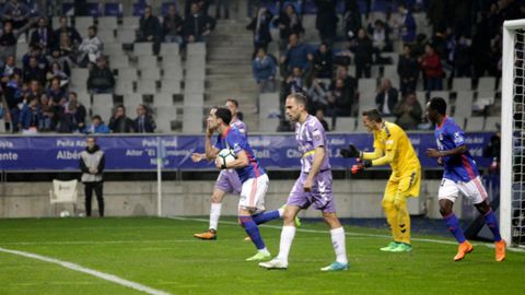 Gol Linares Yeboah Real Oviedo Valladolid Carlos Tartiere.Linares, tras marcar su gol ante el Valladolid