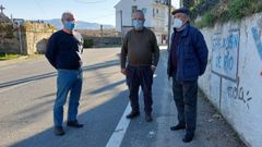 Lorenzo e dous amigos que se chaman Manuel, no centro de San Xo�n de R�o.