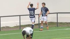 Jorge P�rez-Lafuente celebra� con Rat�n el gol que dio la victoria al Celta Juvenil A ante el Real Racing Club en Divisi�n de Honor Juvenil.