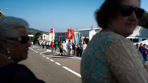 ROMER�A DA VIRXE DO CRISTAL.El 15 de septiembre, Vilanova dos Infantes (Celanova) celebra el d�a grande de la Virxe do Cristal, una de las im�genes m�s peque�as del mundo.