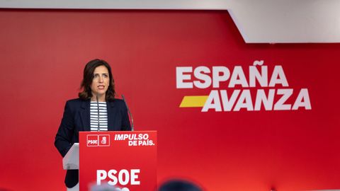 La portavoz de la Comisi�n Ejecutiva Federal del PSOE, Esther Pe�a, durante la rueda de prensa ofrecida este lunes en Madrid.
