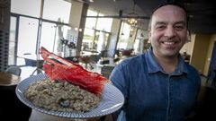 Pablo Varela, del restaurante Sisal, muestra un risotto con setas