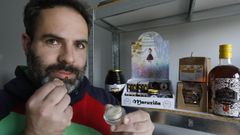 Johnny Trig�s est� al frente de este negocio con miel de Bobor�s