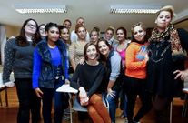 Once de las 23 gitanas de Lugo que acuden al curso del Secretariado, con la tcnico de accin social y dos becarias de la USC. 