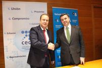 El presidente de la CEO, Jos� Manuel P�rez Canal, y el director de empresas del Noroeste del Sabadell, Jorge Cienfuegos, firmaron hoy el convenio de colaboraci�n