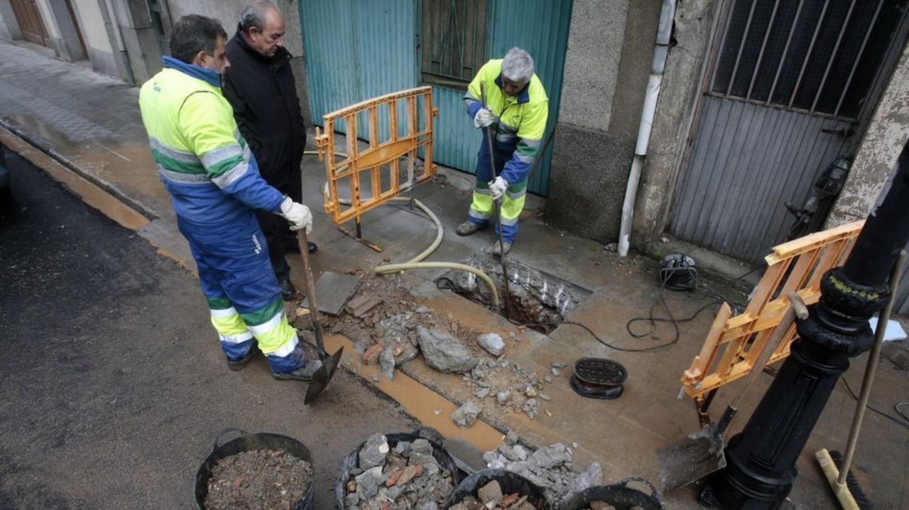 Aqualia tiene dos meses para instalar una nueva tubería en Francisco Moure