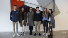 Jaime �lvarez, Luc�a Mart�nez, Carmen Arias (directora de la Fundaci�n Barri�), Miguel Blanco, Cristina Nieto y Paula Vi�itez en la sede de la fundaci�n en A Coru�a. 