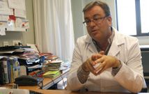 Varios equipos trabajan con diversas estrategias para erradicar el VIH, afirma Antonio Antela. 