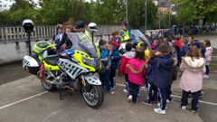 Alumnos del Colexio Mara Inmaculada de Vern disfrutan de una jornada de educacin viaria