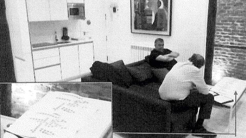 Una imagen de Cerdn y un directivo de Acciona reunidos en un piso de Madrid que figura en el informe de la UCO