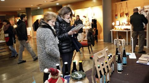 A Trastenda de Nicomedes, el mercadillo navide�o, est� instalado en la planta baja del Ayuntamiento