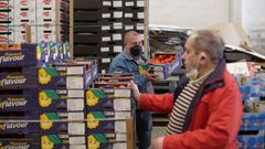Foto de archivo de voluntarios trabajando en el Banco de Alimentos de O Ceao, en Lugo