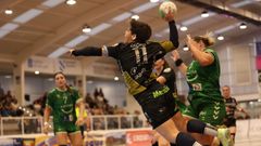 La jugadora del Guard�s Cecilia Cacheda, durante el partido ante el Rocasa de este martes en A Sangri�a.