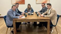 Reuni�n de directivos de Uni�n Hotelera Compostela con la representante de Ryanair