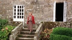 Mercedes Losada, na casa familiar de Moldes, nunha foto do ano 2000.