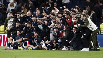 Futbolistas y cuerpo tcnico del Celta, eufricos tras ganar en el Bernabu.