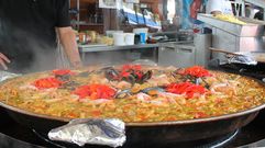 Una paella, en proceso