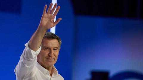 Feijoo apuesta por la centralidad y presenta su �manual de decencia� con aviso a S�nchez