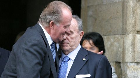 El rey, con Manuel Fraga en Santiago en el 2003