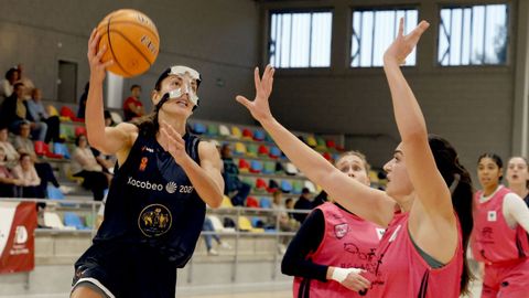Cris Loureiro tuvo que jugar con una m�scara protectora que no le impidi� firmar una gran actuaci�n