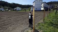 La finca est� situada en Covas, junto a la LU-862