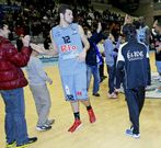 Navajas, entre aficionados al final del duelo con Andorra.