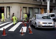 El paso de peatones de la plaza de Galicia fue pintado ayer de nuevo, tras el asfaltado. 