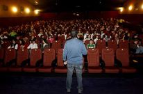 Una de las salas de los cines en una imagen tomada en una sesi�n de Cinensino.