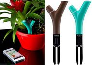 El Flower Power, que se vende en tres colores, se clava en la tierra.