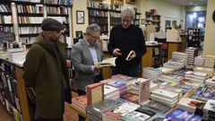 Luis Menor en su visita a la librer�a Eixo en el marco del Plan de Lectura Provincial