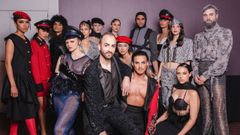 Jorge, junto a los modelos luciendo la ropa de su nueva colecci�n
