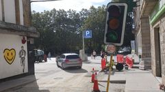 Sem�foro instalado en el tramo de doble sentido de la calle de la Tierra.