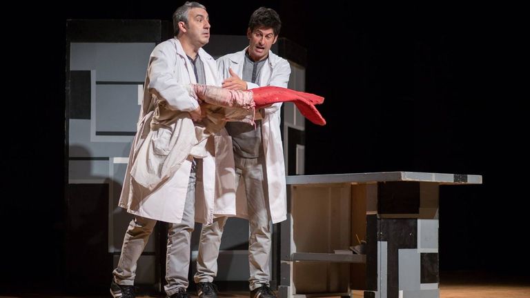 <span lang= gl >Too Casais e Artur Trillo actuarn este sbado no Teatro das Cortes, no Vicedo, onde presentarn o espectculo Bicos con lingua</span>