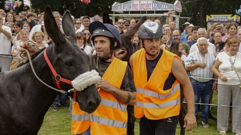 El ganador a la izquierda, en compa��a del segundo clasificado