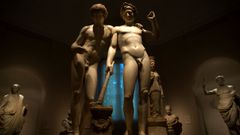 Diferencia. �Orestes y P�lades�, de la escuela de Pas�teles, escultura que exhibe la exposici�n del Prado �La mirada del otro�, que reflexiona sobre la realidad hist�rica de la homosexualidad. 
