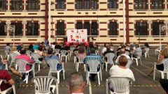 El diputado y coordinador general de IU Asturias, Ovidio Zapico, ofrece un mitin en Mieres
