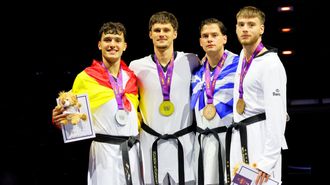 Sergio Troiti�o, a la izquierda, medallista de plata del Europeo de M�nich de taekuondo