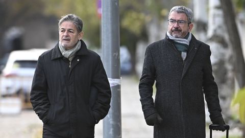A la izquierda de la imagen, Oriol Pujol Ferrusola (58 a�os), quinto hijo del matrimonio. Fue jefe de Gabinete t�cnico del Departamento de Presidencia de la Generalitat entre 1993 y 1996. Tambi�n diputado auton�mico entre los a�os 2003 y 2014. Se le acusa de dos presuntos delitos de asociaci�n il�cita y blanqueo de capitales. La Fiscal�a pide para �l ocho a�os de prisi�n. Ingres� en prisi�n en el 2019. Alcanz� un acuerdo con el ministerio p�blico tras ser imputado por el caso de las ITV, al considerarse que intervino en la concesi�n il�cita de estos servicios.