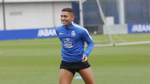 Yeremay sonriendo durante un entrenamiento en el D�por Training Center